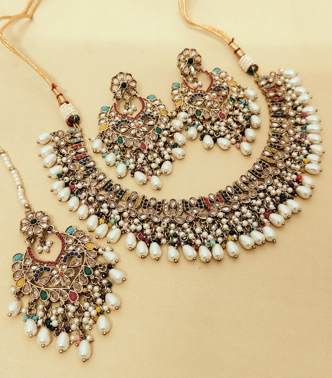 Reverse Ad Chokker With Beautiful Earrings And Tika